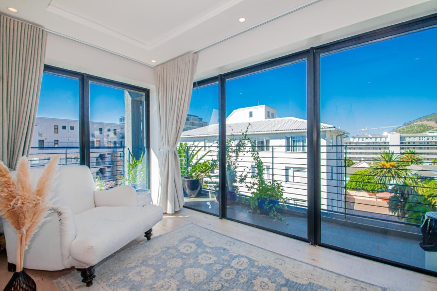 2 Bedroom Property for Sale in Sea Point Western Cape